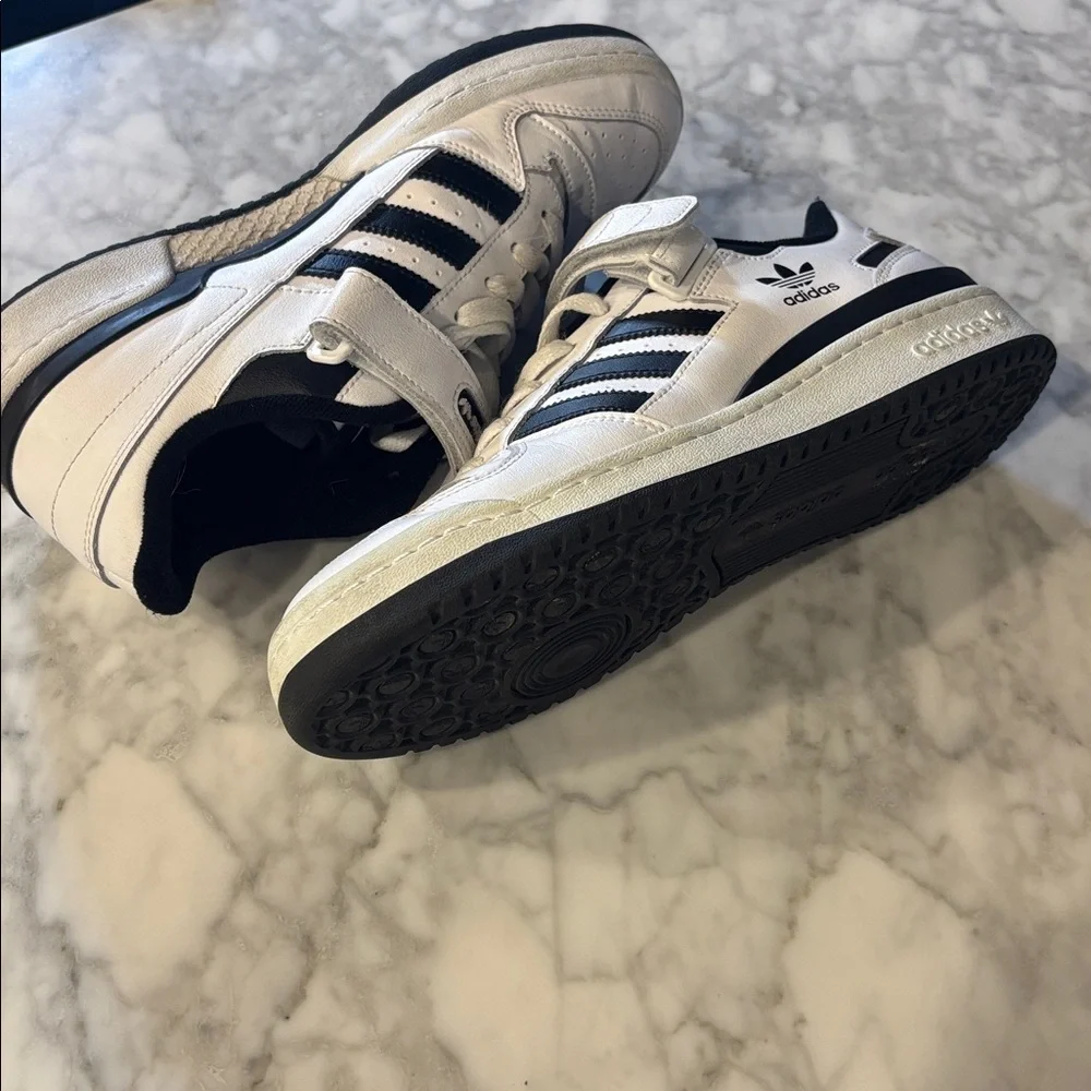 Adidas Classic White and Black Forum Basketball Sneakers, 9.5 men’s